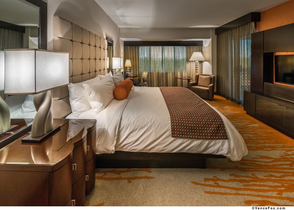 Golden Nugget Lake Tahoe Stateline Room photo
